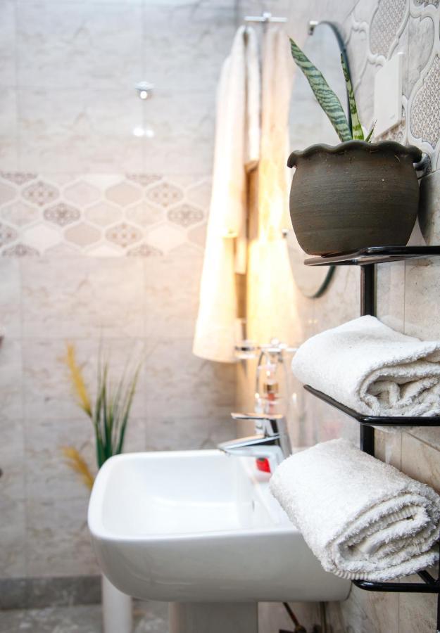 Fred And Winnie Bnb Kampala Ngoại thất bức ảnh